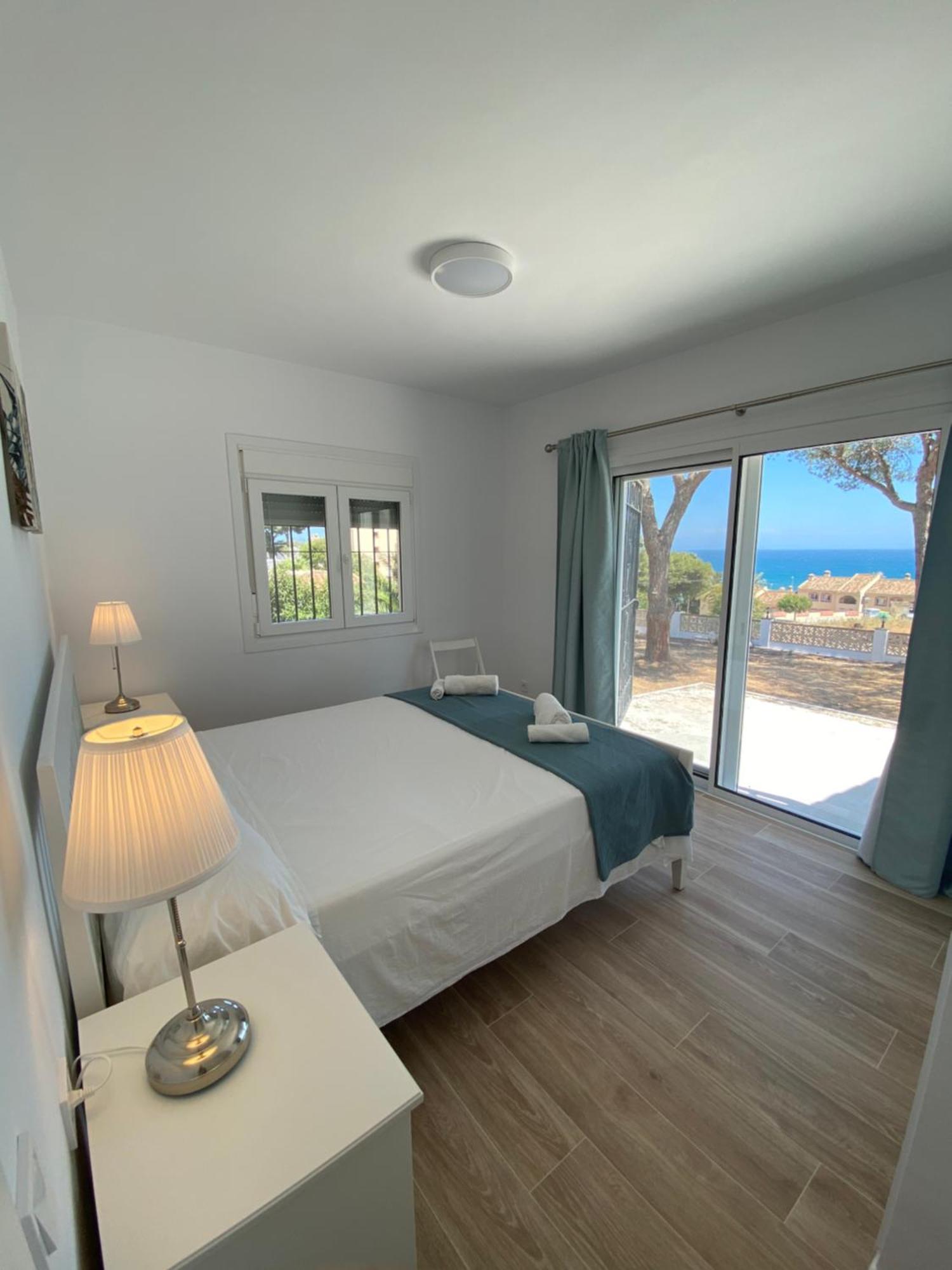 Independent Villa Beach House El Bosque La Cala De Mijas Bagian luar foto